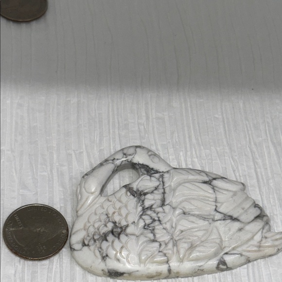 Marble or Howlite heavy Swan vintage runway designer brooch - Picture 10 of 10